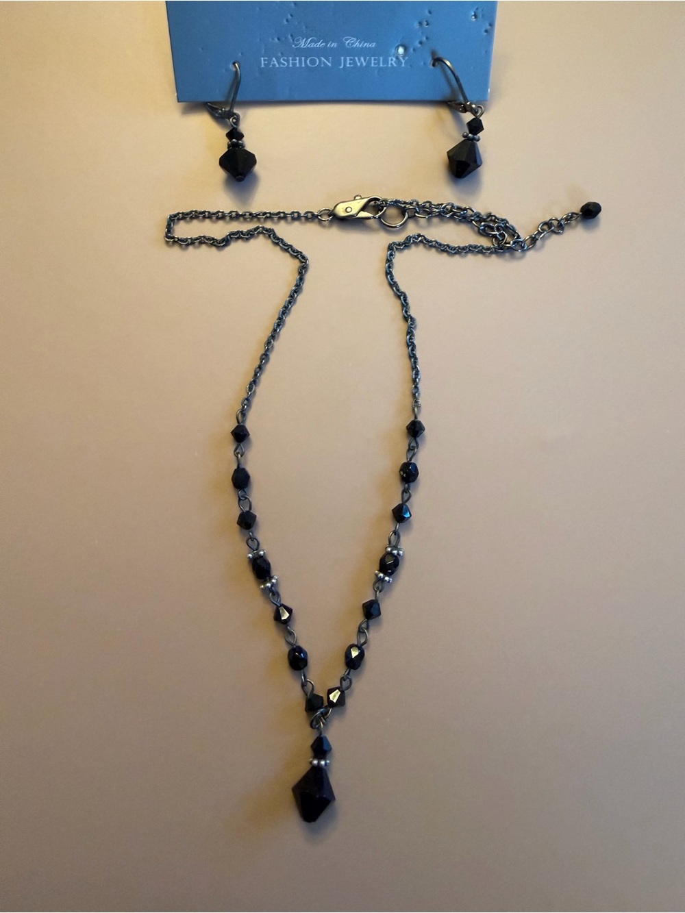 Fashion Jewelry Black Faceted Pendant Necklace with Matching Drops